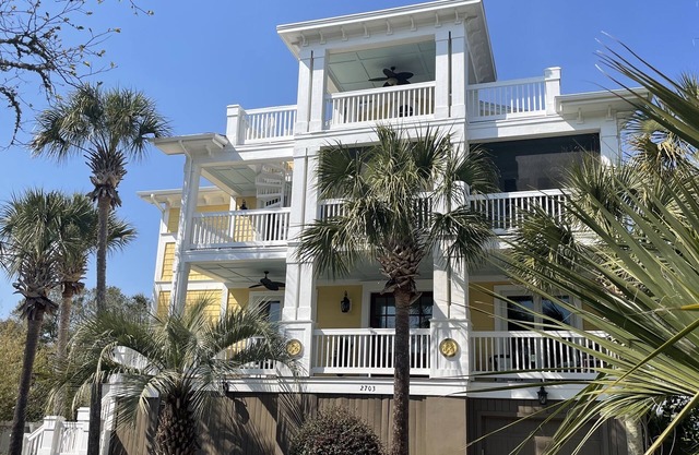 "Ocean's Song" * LUXURY 5BR/6BA HOME, Pool, Elevator * 1 block to beach * 5-STAR