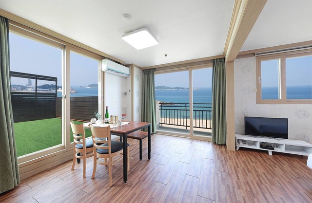 Ocean to you Resort Sokcho Seorak Beach Hotel and condo