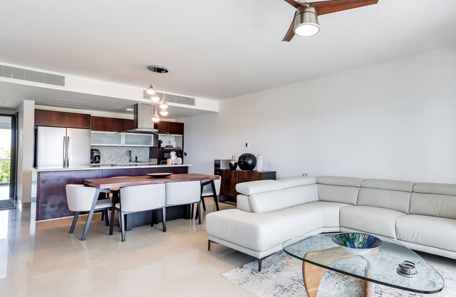 Ocean View Apartment 2 bedroom 2 bath Beach Accesible
