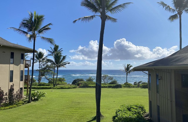 Ocean View, Beachfront Townhouse 2bd/2ba/2 lanai