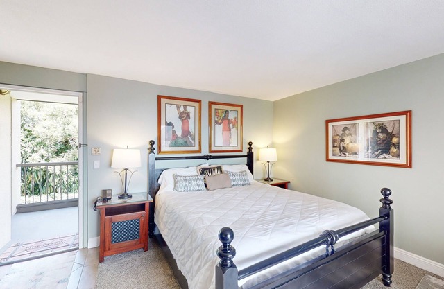 Ocean-view condo with lanai, AC, 2 pools & 8 tennis courts - walk to beach