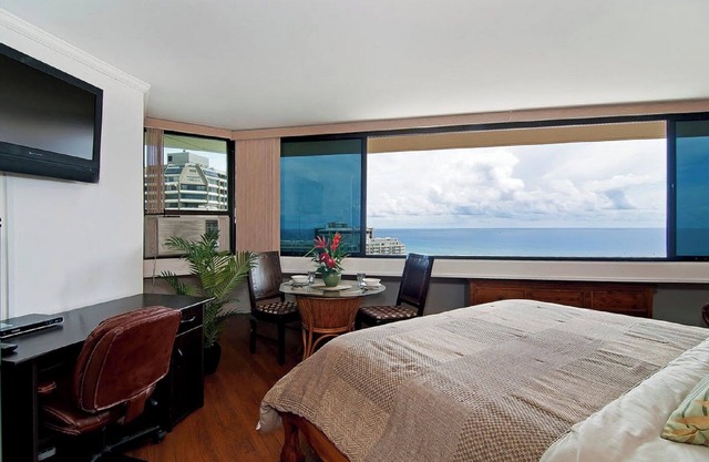 "Ocean view/Free assigned parking/Sleeps three