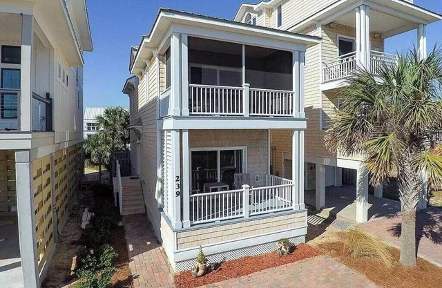 Ocean view, hot tub, steps to the sand! Dog friendly. 9/27-10/3 is 20% off!