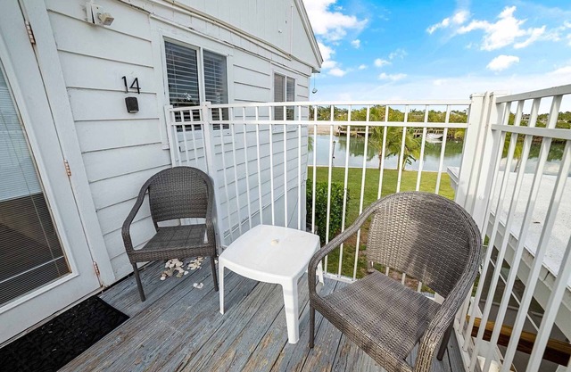 Ocean View Jr. 3 Bedroom Bungalow w/Private Beach Access on Casey Key