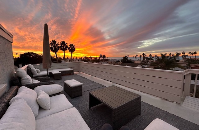 Ocean View Sunset Cliffs Luxury Home w/Panoramic Roof Deck, Hot Tub & Fireplace
