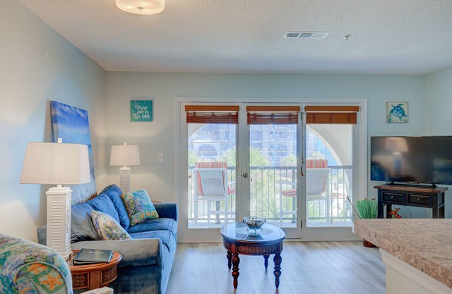 Ocean view condo with a pool, hot tub, tennis, washer/dryer & central AC