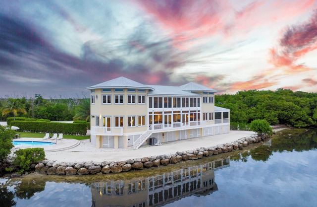 Ocean views from every room .