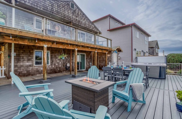 Ocean Views, Outdoor Living, Fire-Pit, and Hot Tub Near Beach and Casino!