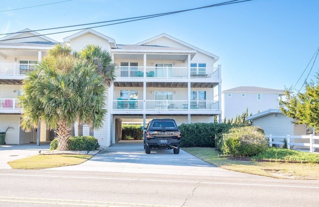 Ocean Views, short walk to beach! - Helm N Dock