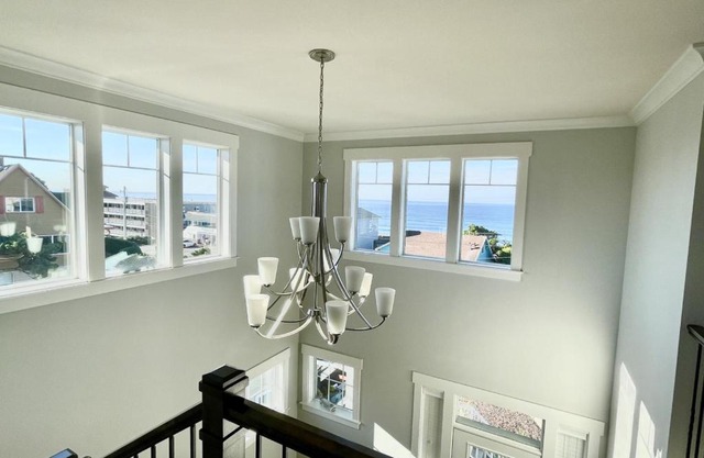 Ocean Views, Spacious Getaway, 5BR, Hot Tub, Sleeps 16