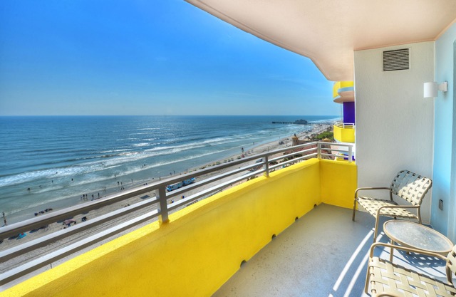 Ocean Walk Resort 2 Bedroom Deluxe - Oct 16-19th, 2025 Walk to Main Street