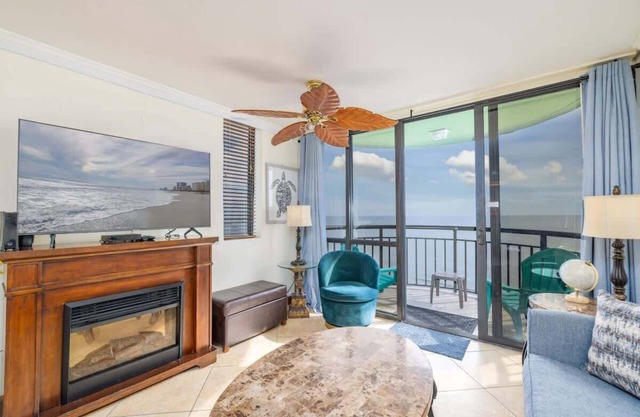 Oceanfrnt Penthouse, Walk to attractions & dining