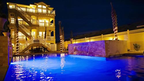 OCEANFRONT, 18 BRs, ELEV, Theater, Rec Room, Poolside Bar, Luxury, EP204, Grande Ritz Carolina