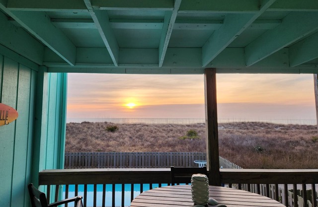 Oceanfront! 2 King Beds! Beach Gear! Walk to Boardwalk!