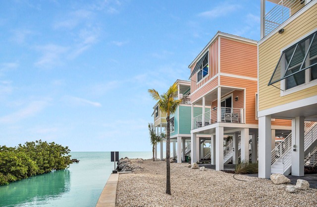 Oceanfront 2bedroom home with sweeping ocean views!
