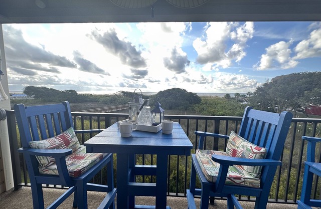 oceanfront, 2nd floor corner condo well stocked & super clean