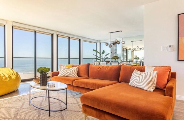 Oceanfront 4 Bdrm on The Strand, Manhattan Beach