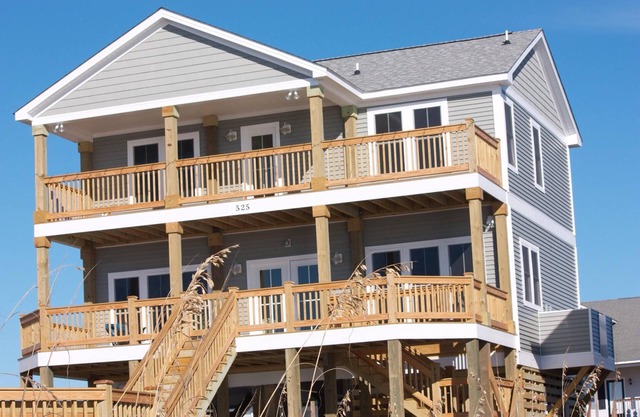 Oceanfront/4 bedroom/3 bath/sleeps 10/breathtaking views/direct beach access