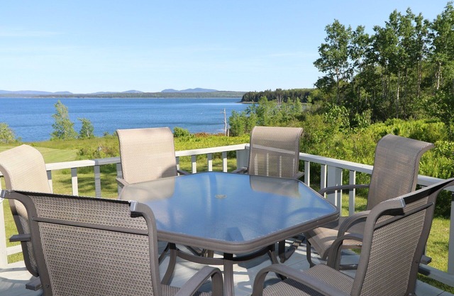 Oceanfront Cape on Newbury Neck, Surry. Stunning Views of Acadia Nat'l Park