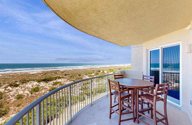 Oceanfront Condo with Great Ocean View, Balcony, Fast WiFi & 2 Shared Pools