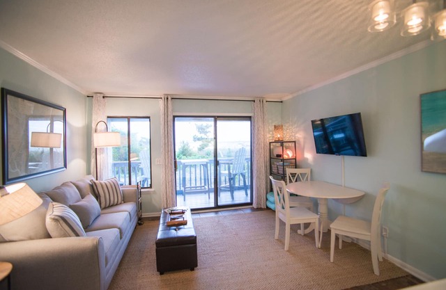 Oceanfront condo in gated complex w/pool, tennis, beach & amazing sunsets!