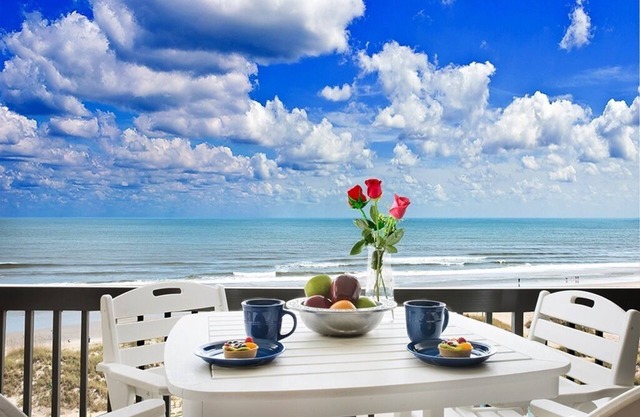 Oceanfront Condo, 2 King Master Suites, WiFi, HDTV, Pools, Tennis, Gated Resort