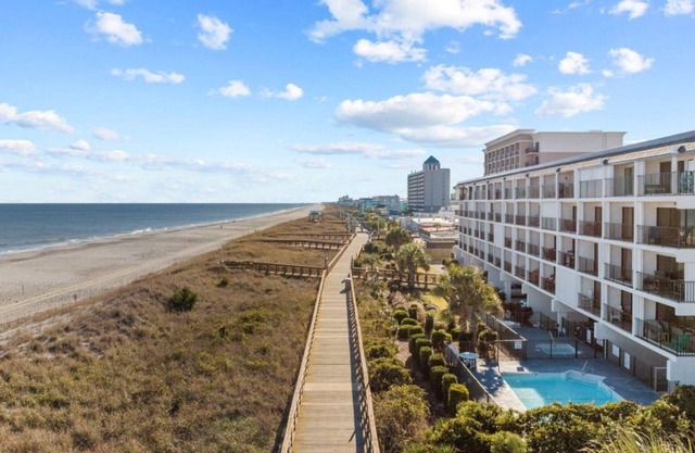 Oceanfront condo: pool, free parking & elevator on the Carolina Beach Boardwalk!