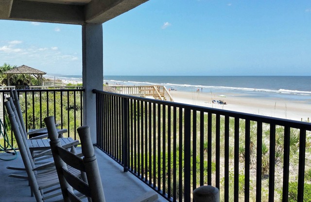 Oceanfront Condo, Balcony View, Peninsula Locale, Elevator, 2 Pools, Creek Dock