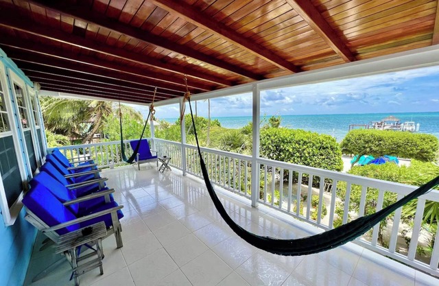 Oceanfront, dock/pool/AC-Lauras Lookout-3 bed/2 bath sleeps 7