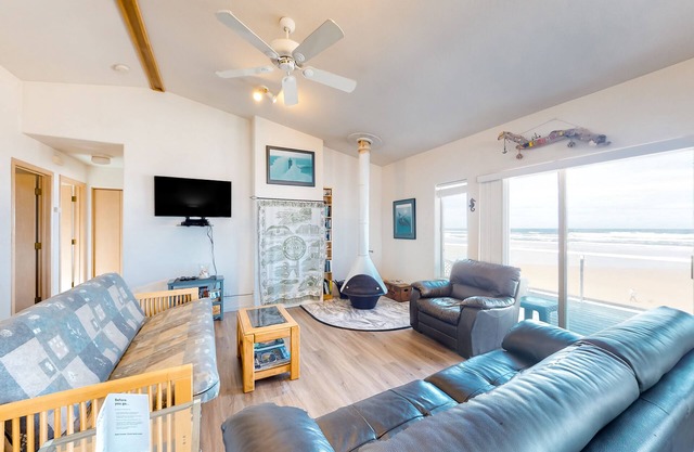 Oceanfront, Dog-Friendly Home w/Jetted Tub, Beach Access & Sweeping Views