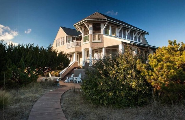 Oceanfront Family Friendly with Outside Play area, BHI