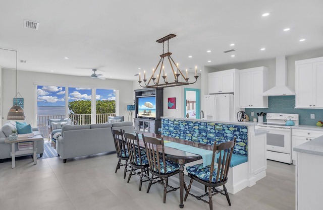 Oceanfront Family Retreat - Stunning Views Lindsay Landing! Beach/Pool Access!