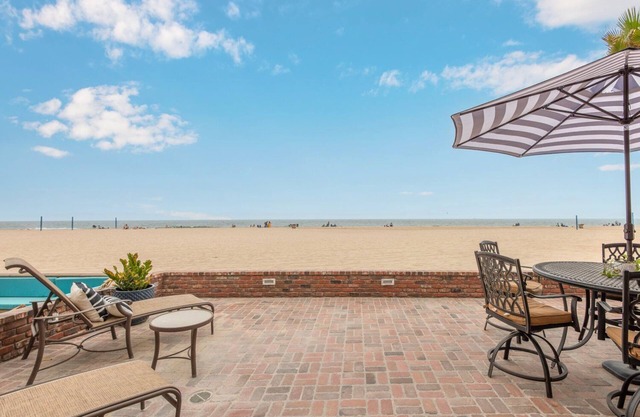 Oceanfront Family-Friendly Newport Beach Duplex