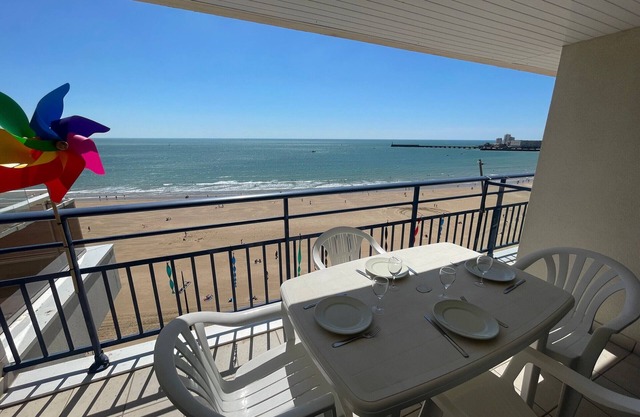 Oceanfront T3 Apartment: Balcony, Sea Views, Central Beach Location, les Sables d'Olonne