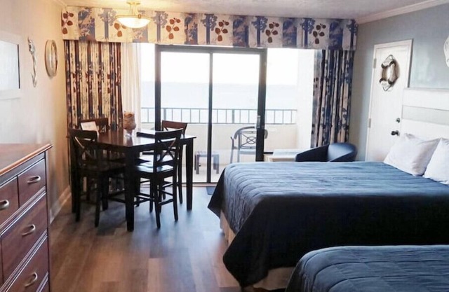 Oceanfront full condo waterpark/bar/restaurant