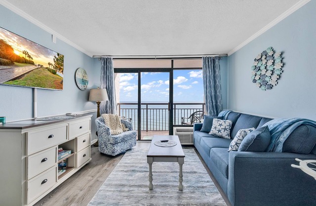 Oceanfront Getaway: 1BR w/King Bed, Pools, Hot Tubs, Amazing View