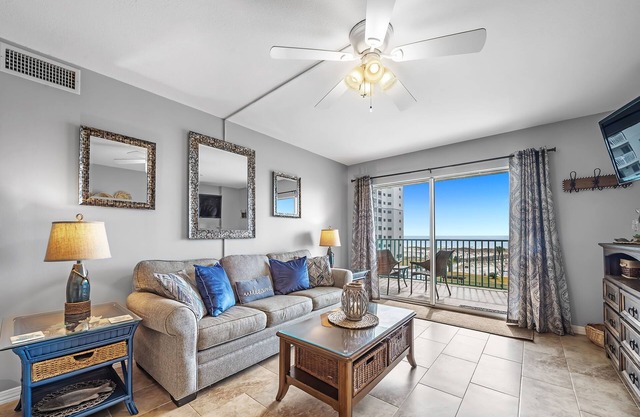 Oceanfront Gulf view - 2 bed/2 bath condo: pools, balcony, tons of amenities!