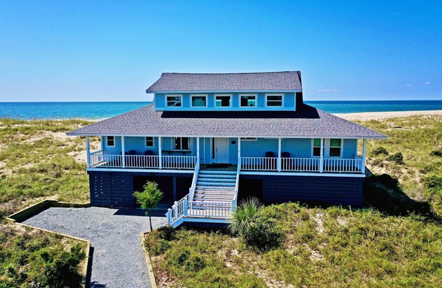 Oceanfront Home, Stunning Sunsets, 3 Owner Suites, Club w/Golf, Large Oceanview Deck, Dog Friendly