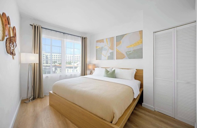 Oceanfront Junior 2BR APT on Ocean Drive