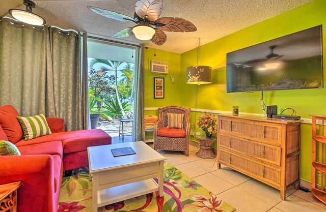 Oceanfront Kailua-Kona Islander Studio w/Lanai!