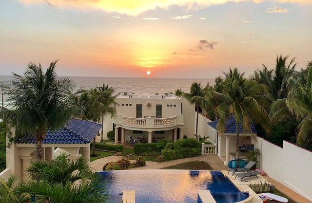 Oceanfront Luxury at Casa De Las Palmas/Isla Mujeres/8BR/10BA/Sleeps 16