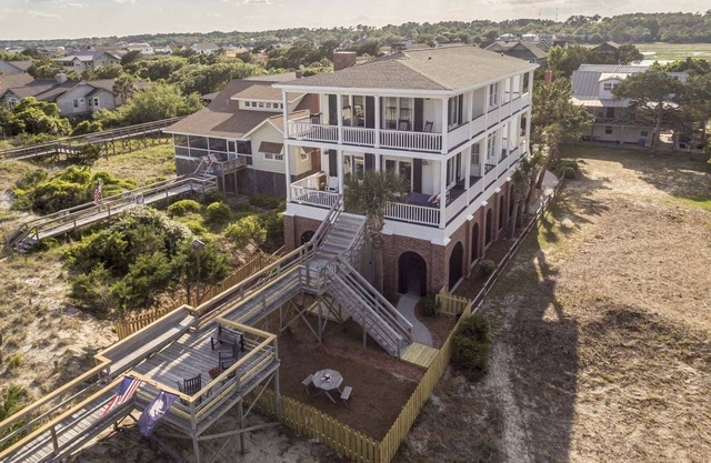 OCEANFRONT! North End with shared creek dock! Family friendly, 5Br -5.5 b