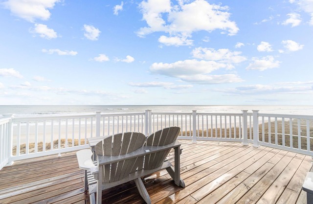 Oceanfront Oasis 2025 Upgrades, Pool, Hot Tub, Tiki Bar, Dog-Friendly & Stunning Views!