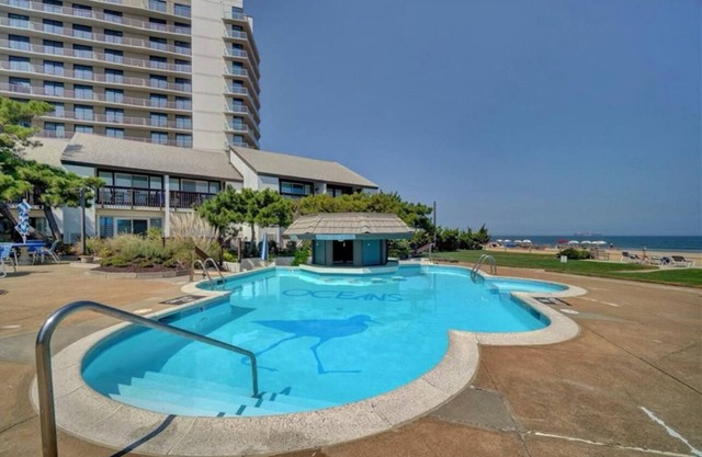 Oceanfront Oasis! Escape to breathtaking views and luxurious amenities.