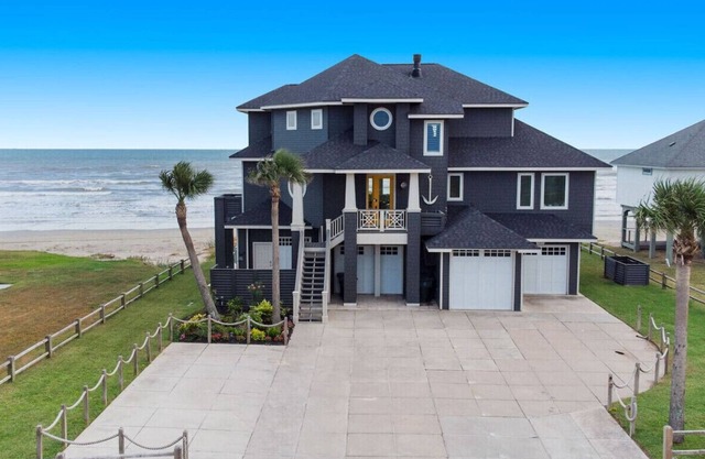 Oceanfront Oasis w/Indoor Pool, BBQ & Pet friendly