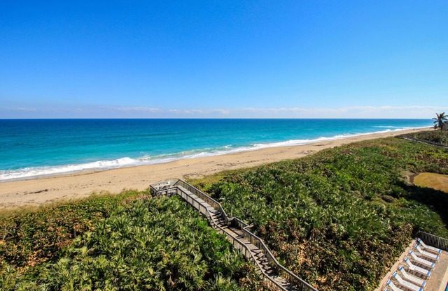 Oceanfront Penthouse with Amazing Views on S. Hutchinson Island/Stuart
