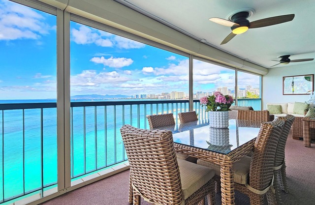 Oceanfront Spacious Condo Sleeps 3 Stunning Ocean, Tropical Beach and Bay Views