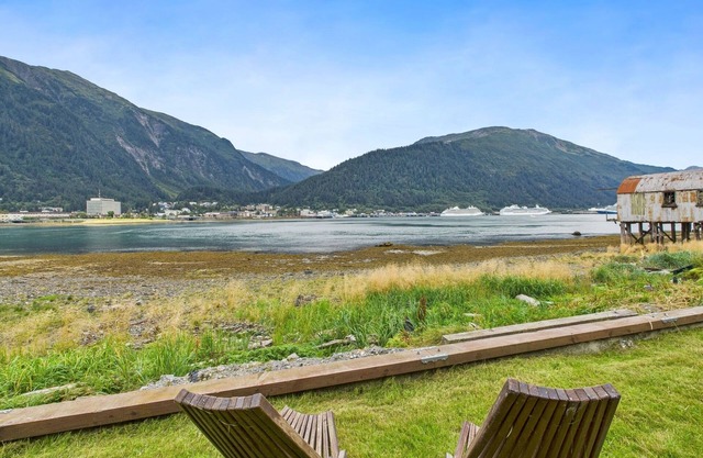Oceanfront Studio | Beach Access & Views