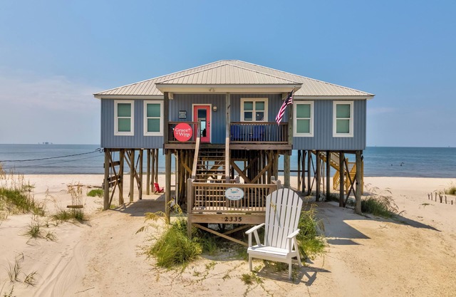 Oceanfront, through lot, private beach - Grace Wins