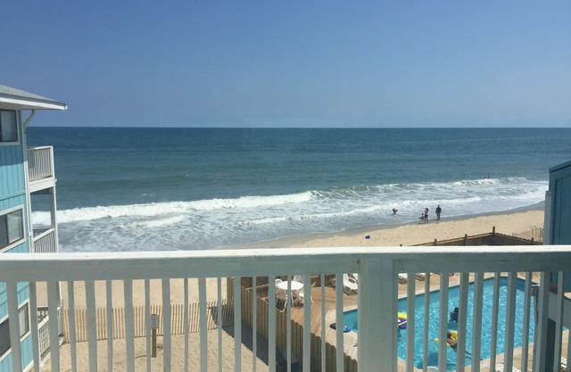 Oceanfront Top Floor Condo With Pool- Riggings E3